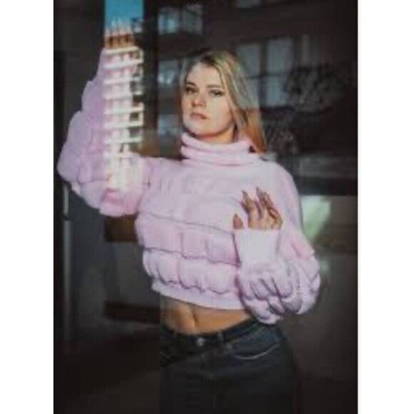 Bubble Gum Pink Turtleneck Cropped Chunky Puffy Sweater Small Medium Trendy EUC - Picture 2 of 16